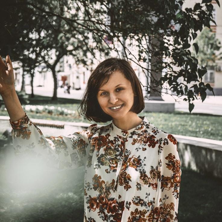 Portrait of Ananya meditation instructor